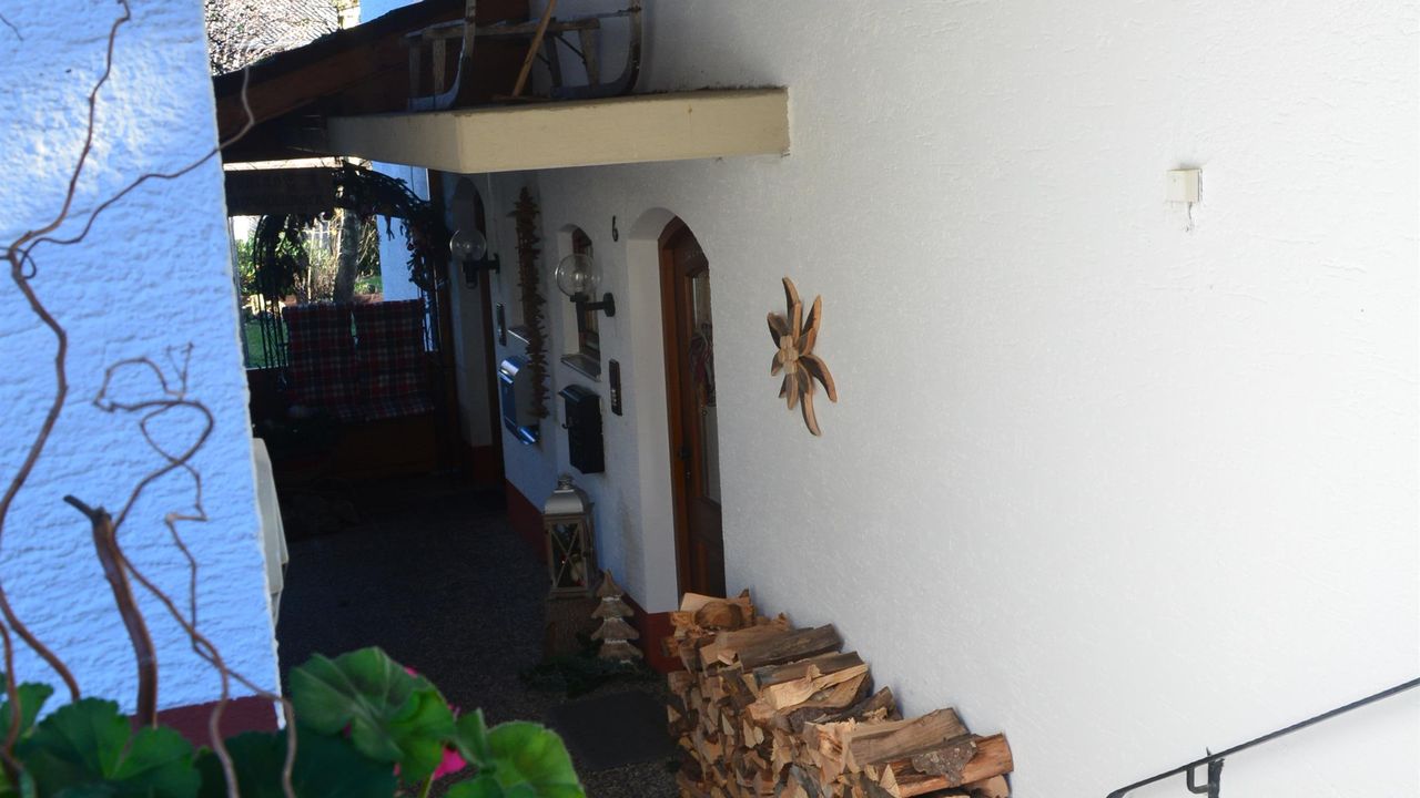 Zugang zur Haustüre CASA MONTANA Zugang zur Haustüre CASA MONTANA